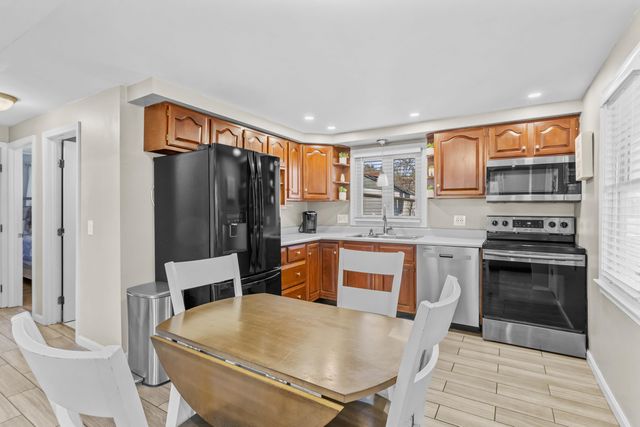 221 Elgin Avenue, Manchester, NH 03104