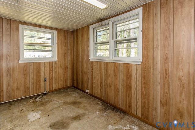 121 Lakeside Dr, Colonial Heights, VA 23834
