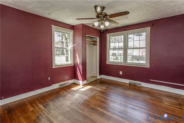 121 Lakeside Dr, Colonial Heights, VA 23834
