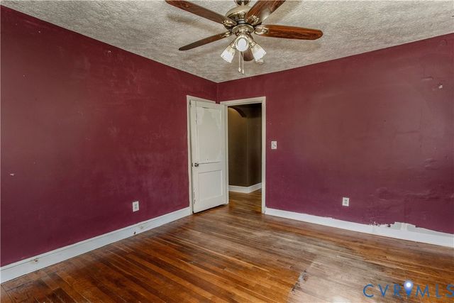 121 Lakeside Dr, Colonial Heights, VA 23834