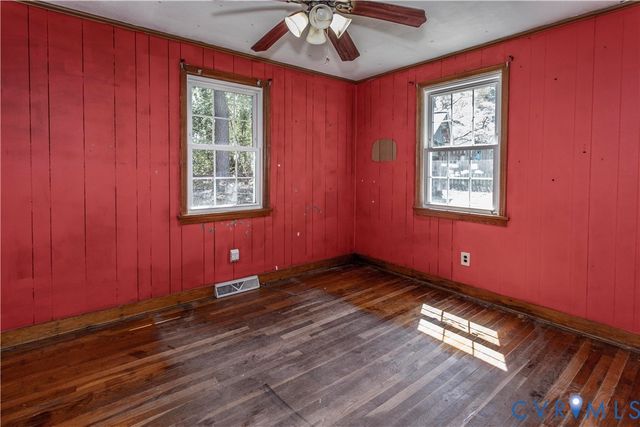 121 Lakeside Dr, Colonial Heights, VA 23834