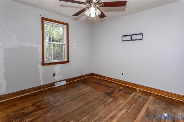 121 Lakeside Dr, Colonial Heights, VA 23834