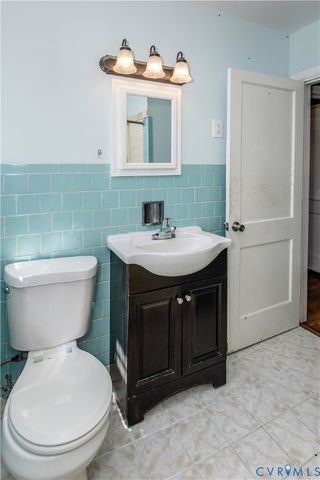 121 Lakeside Dr, Colonial Heights, VA 23834