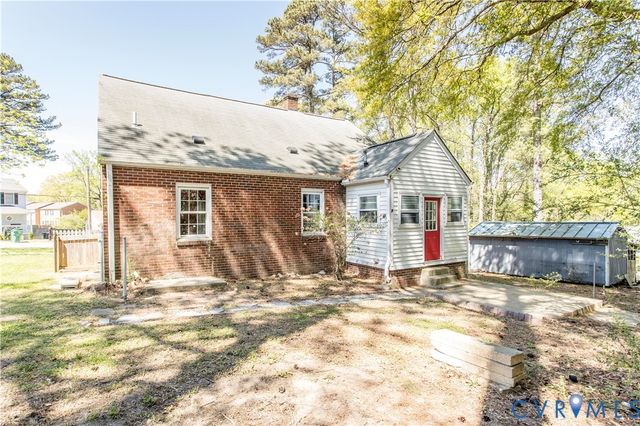 121 Lakeside Dr, Colonial Heights, VA 23834