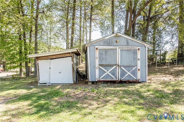 121 Lakeside Dr, Colonial Heights, VA 23834