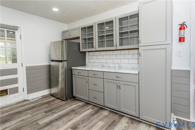 121 Lakeside Dr, Colonial Heights, VA 23834