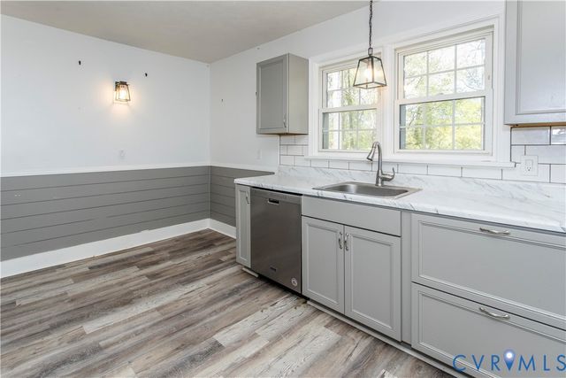 121 Lakeside Dr, Colonial Heights, VA 23834