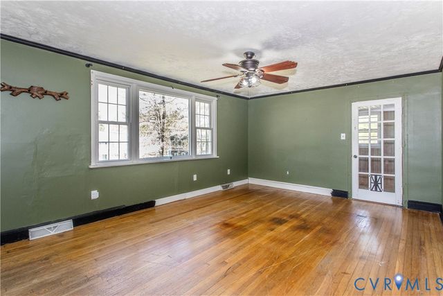 121 Lakeside Dr, Colonial Heights, VA 23834