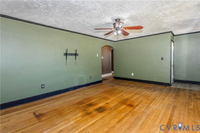 121 Lakeside Dr, Colonial Heights, VA 23834