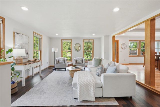 357 6th Street N, Bayport, MN 55003
