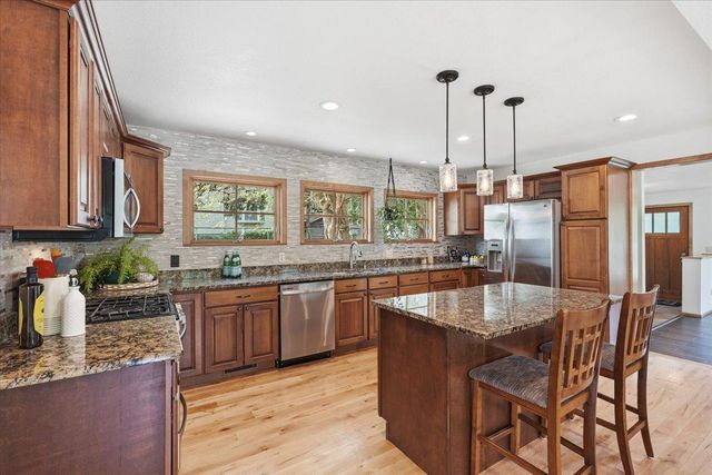 357 6th Street N, Bayport, MN 55003