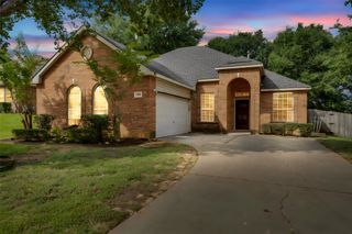 708 Hummingbird Trail, Crowley, TX 76036