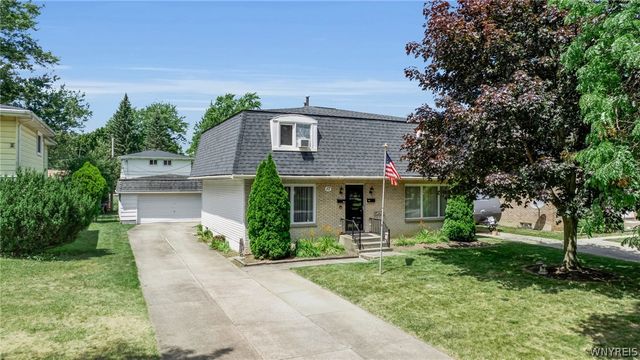 17 West Summerset Lane, Amherst, NY 14228