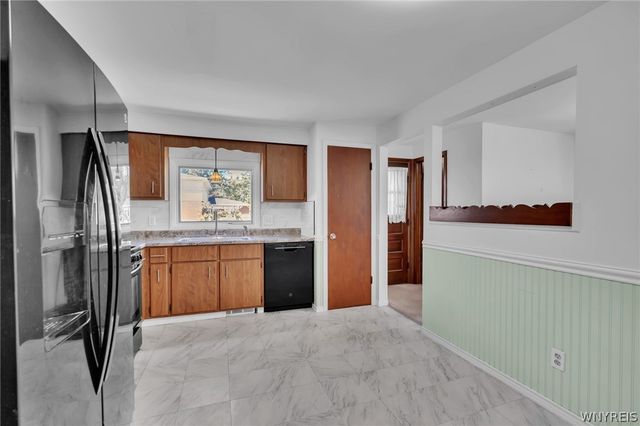 17 West Summerset Lane, Amherst, NY 14228