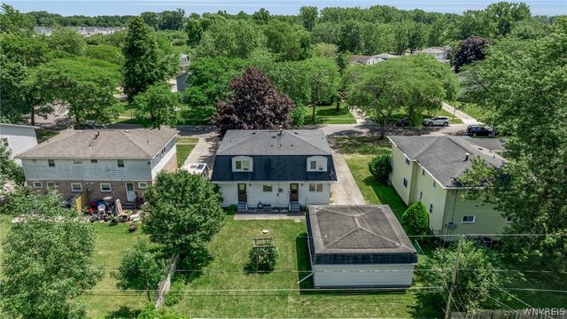 17 West Summerset Lane, Amherst, NY 14228