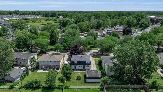 17 West Summerset Lane, Amherst, NY 14228