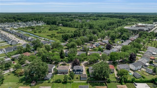 17 West Summerset Lane, Amherst, NY 14228