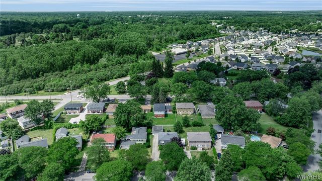 17 West Summerset Lane, Amherst, NY 14228