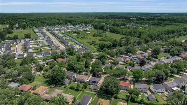 17 West Summerset Lane, Amherst, NY 14228