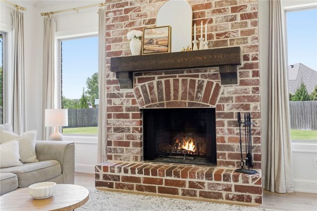201 Grimsdell Circle, Cave Springs, AR 72718