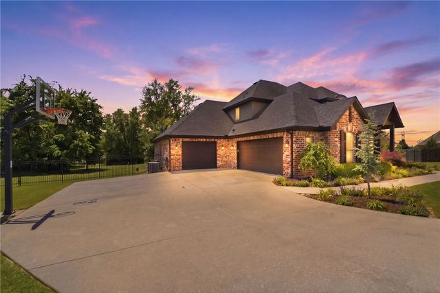 201 Grimsdell Circle, Cave Springs, AR 72718