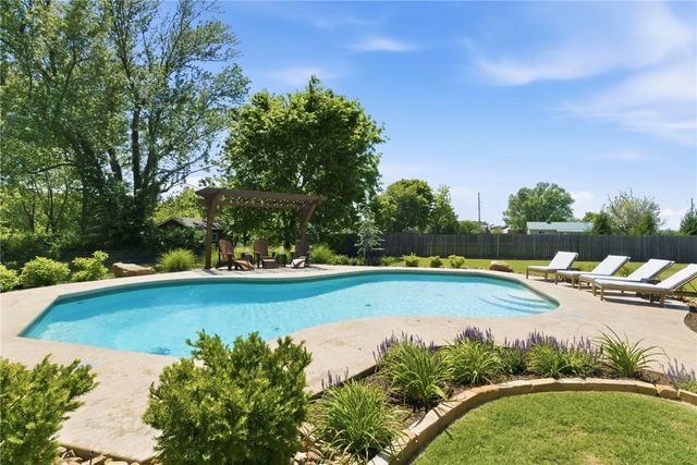 201 Grimsdell Circle, Cave Springs, AR 72718
