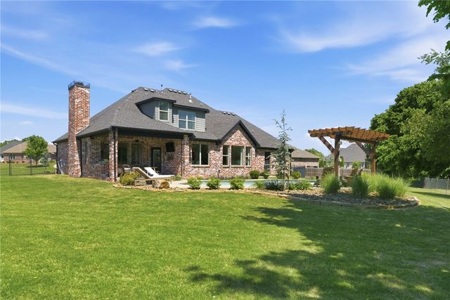 201 Grimsdell Circle, Cave Springs, AR 72718