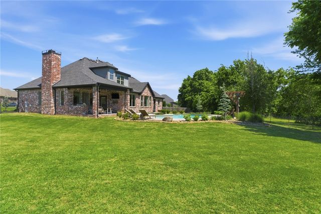 201 Grimsdell Circle, Cave Springs, AR 72718