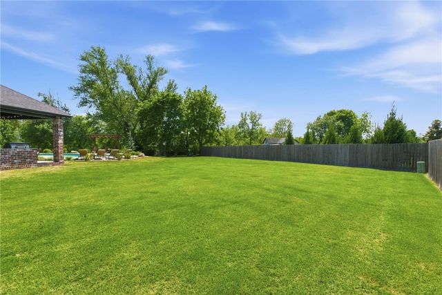 201 Grimsdell Circle, Cave Springs, AR 72718