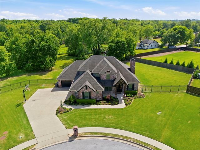 201 Grimsdell Circle, Cave Springs, AR 72718