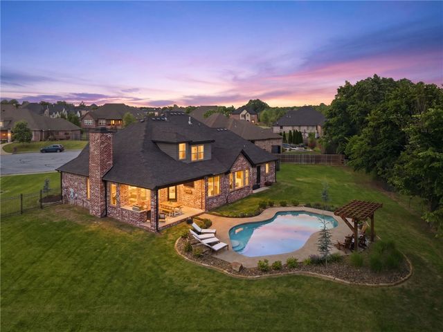 201 Grimsdell Circle, Cave Springs, AR 72718