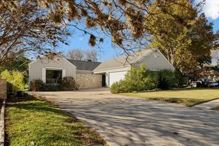 737 Summerwood DR, New Braunfels, TX 78130