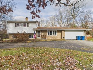 1256 W Rowland Street, Grand Blanc, MI 48507