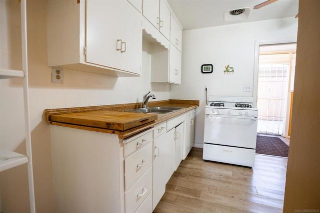 12643 Castle Court Dr, Lakeside, CA 92040