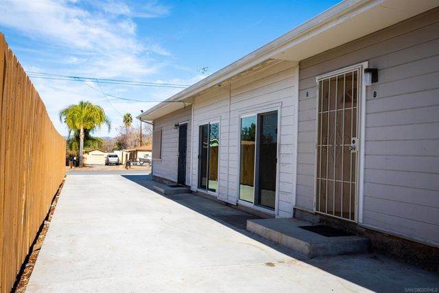 12643 Castle Court Dr, Lakeside, CA 92040