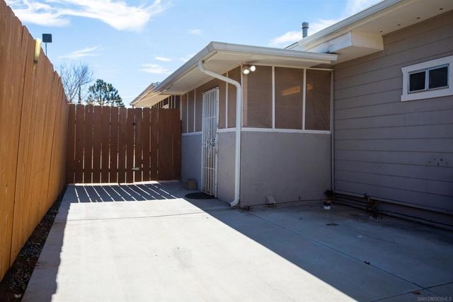 12643 Castle Court Dr, Lakeside, CA 92040