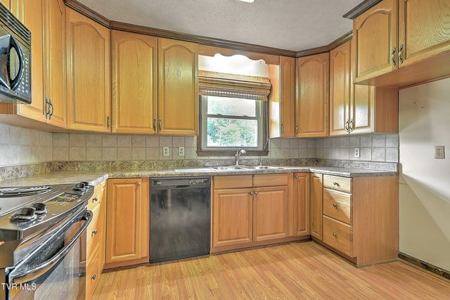 2000 Pinebrook Drive, Kingsport, TN 37660