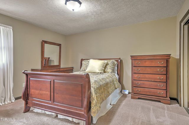 2000 Pinebrook Drive, Kingsport, TN 37660