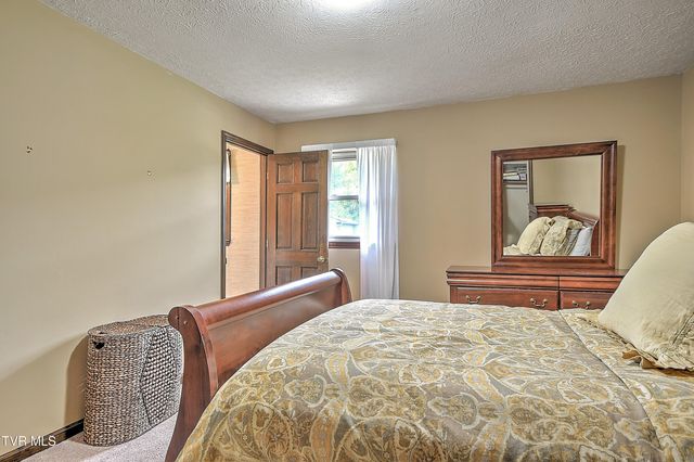 2000 Pinebrook Drive, Kingsport, TN 37660
