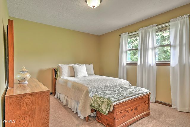 2000 Pinebrook Drive, Kingsport, TN 37660