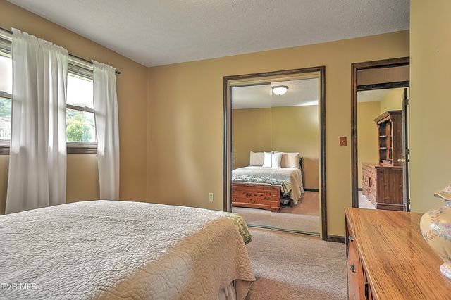 2000 Pinebrook Drive, Kingsport, TN 37660