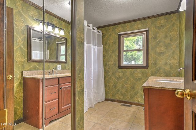 2000 Pinebrook Drive, Kingsport, TN 37660