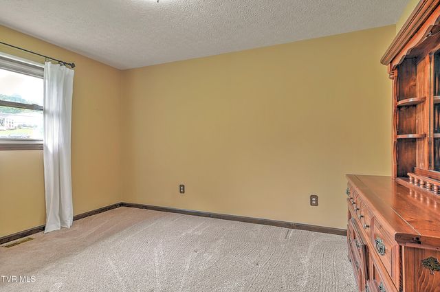 2000 Pinebrook Drive, Kingsport, TN 37660