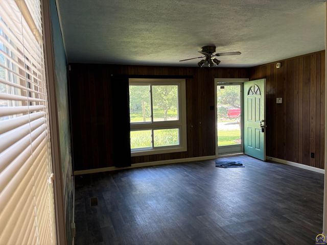 3415 SE Massachusetts AVE, Topeka, KS 66605