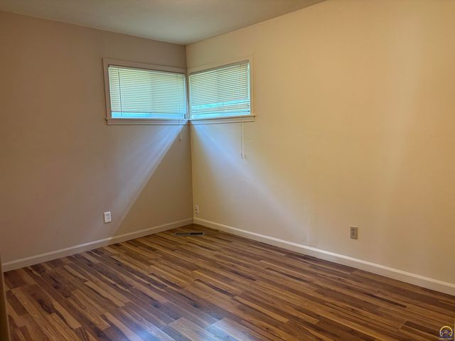 3415 SE Massachusetts AVE, Topeka, KS 66605