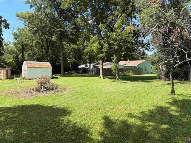 3415 SE Massachusetts AVE, Topeka, KS 66605