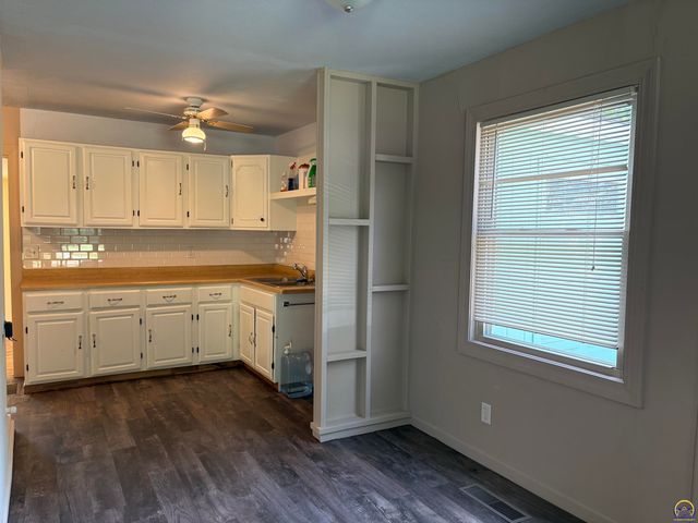 3415 SE Massachusetts AVE, Topeka, KS 66605