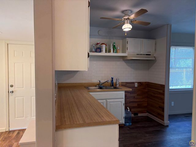 3415 SE Massachusetts AVE, Topeka, KS 66605