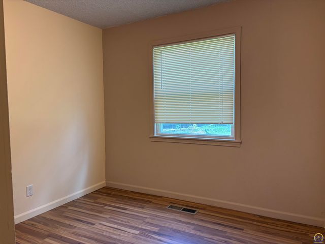 3415 SE Massachusetts AVE, Topeka, KS 66605