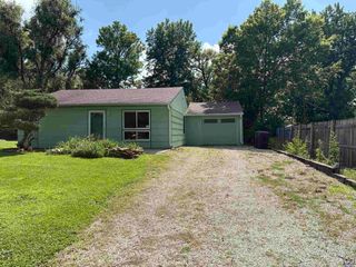 3415 SE Massachusetts AVE, Topeka, KS 66605
